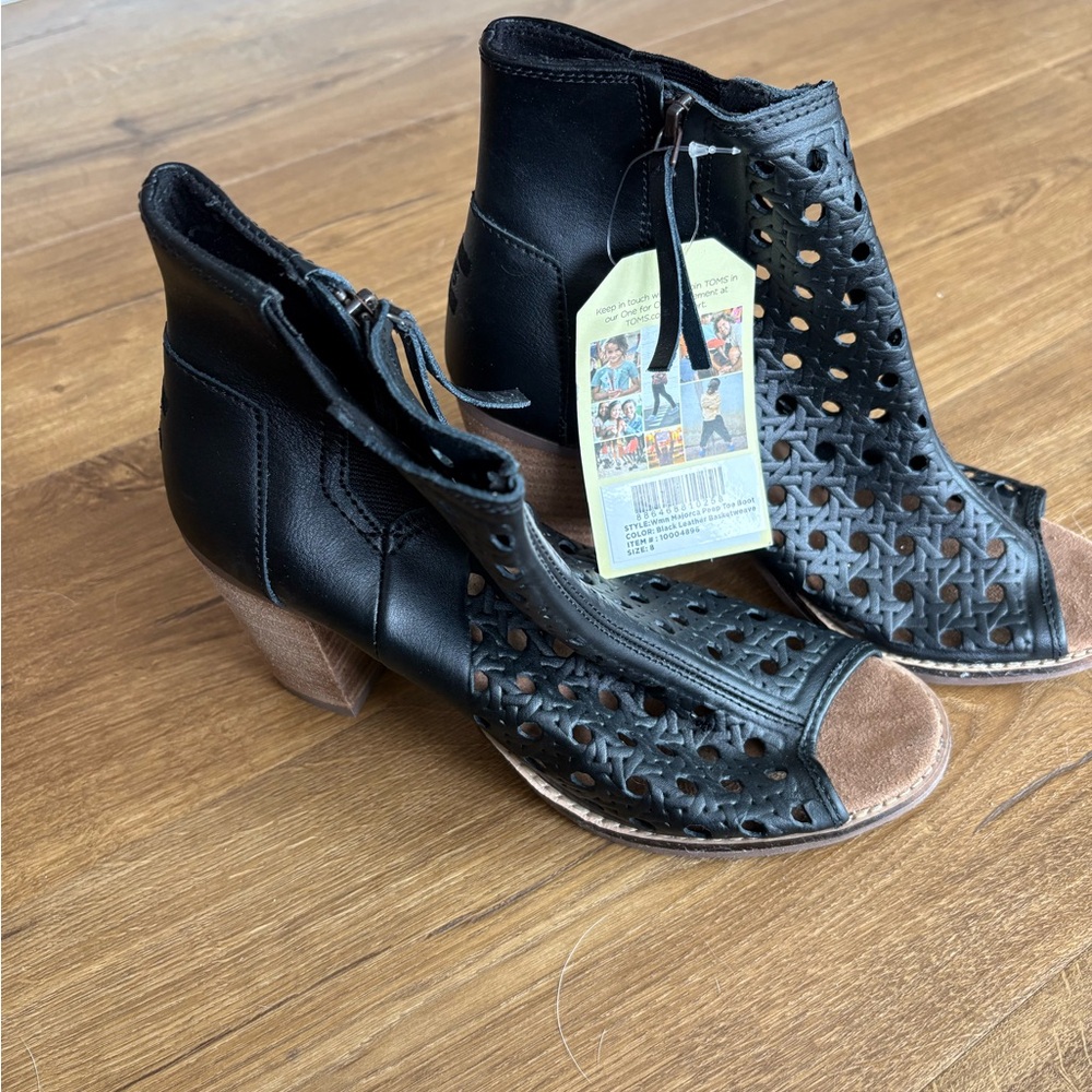 BNWT Women’s Toms Heels